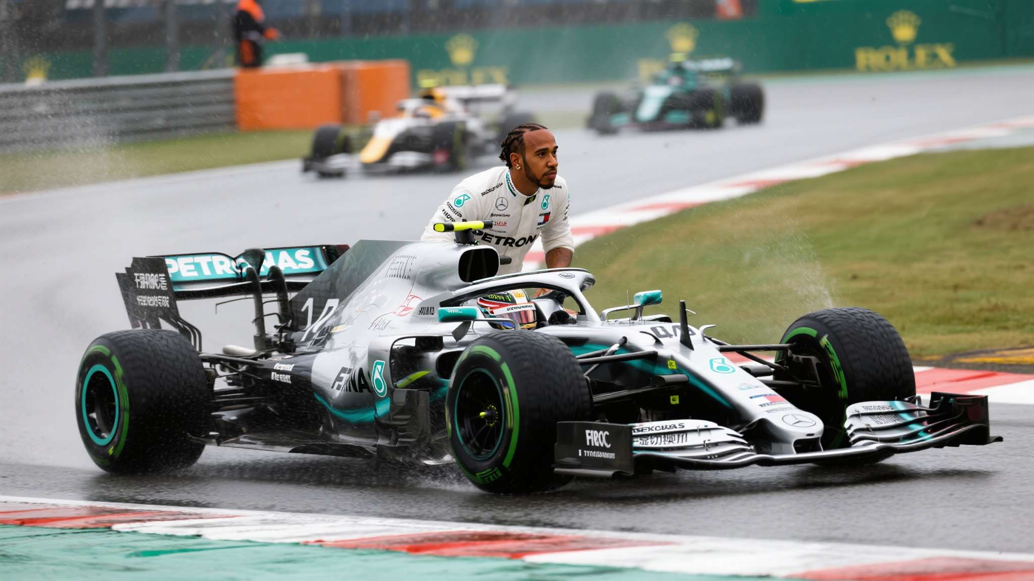 目前世界一级方程式锦标赛车队互争雄长,&nbsp;F1观众普遍认为_Hamilton状态直